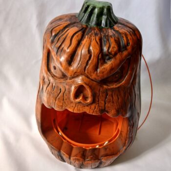 Animated evil pumpkin candy bowl